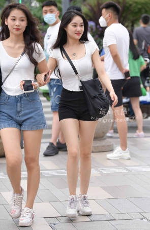 22614-25+86这真是圆润美臀女孩啊 21P