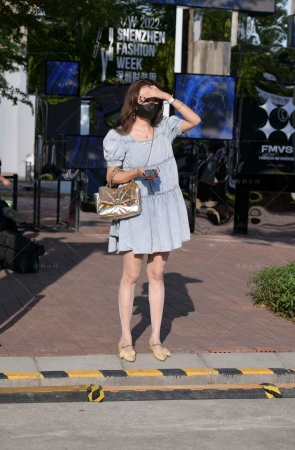 超薄rou丝，浅蓝色连衣裙美女