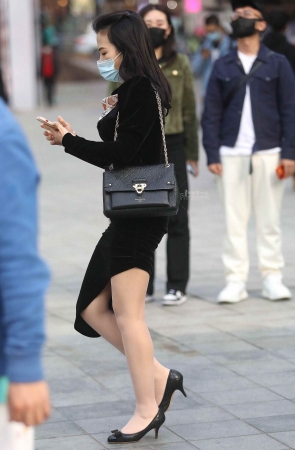 诱惑肉丝街拍高跟shaofu