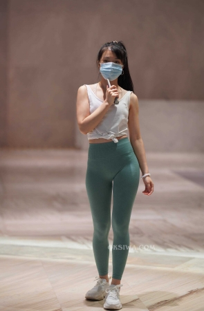 加菲mao街拍作品&绿色瑜伽裤MM 【套图+视频】