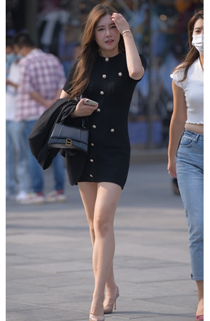 连体衣气质小姐姐(70P)[1.55G/JPG]