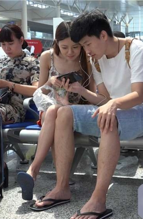 4K – 人字拖玉足小女友 [5.48 GB/MP4]