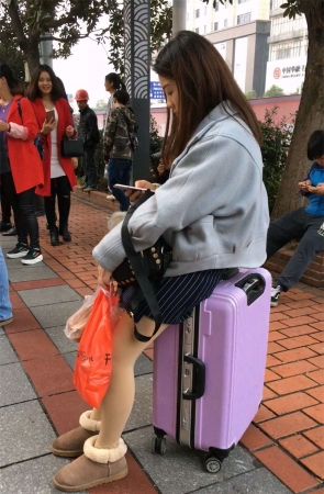 肉色丝袜长发可爱美眉