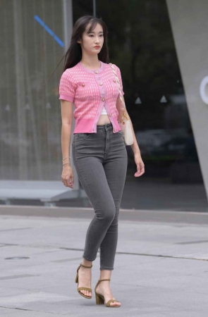 精选街拍作品 NO.1389 一只麋鹿摄影作品 – 灰色牛仔裤美女[291P/311MB]