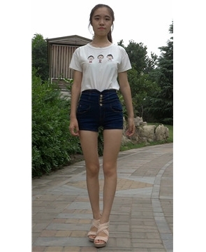 白皙美腿破高跟鞋苗条妹子公园模拍 [3.38 GB]