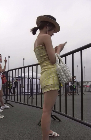 黄色吊带裙漂亮MM