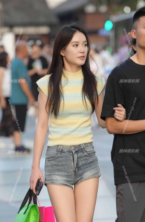 天生丽质的美女真甜/231018-7-44 14P