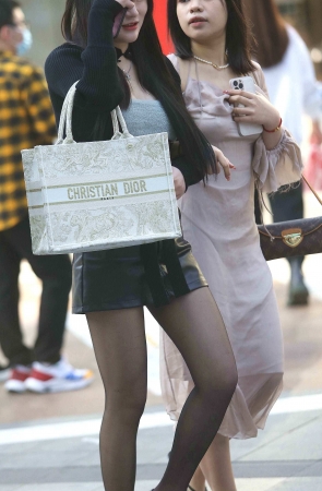 诱惑街拍黑丝shaofu