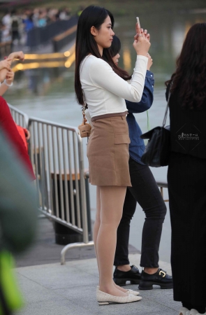 【街拍心灵】公园偶遇御姐肉丝街拍美腿