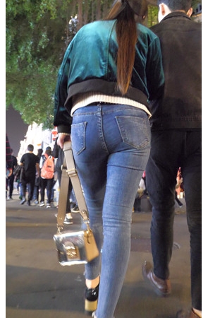 夜拍牛仔裤小姐姐