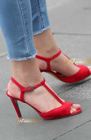 性感高挑牛仔美女