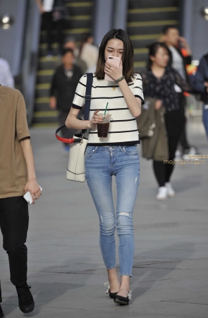 2017-06-08紧身牛仔美眉