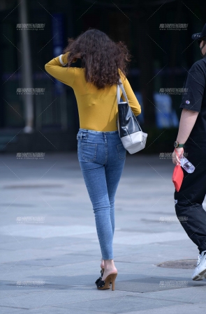 第1533篇铅笔裤紧身美女