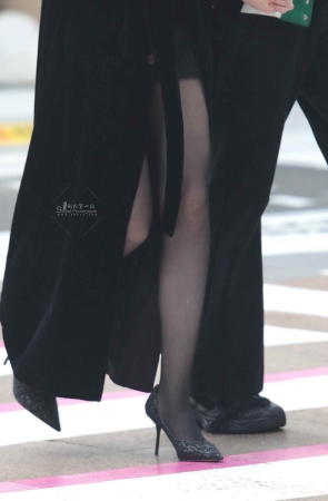 街拍黑丝高跟少妇