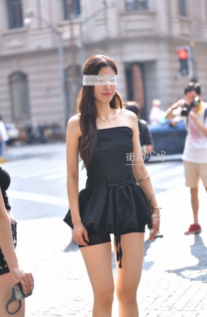 这短裙不能再短了