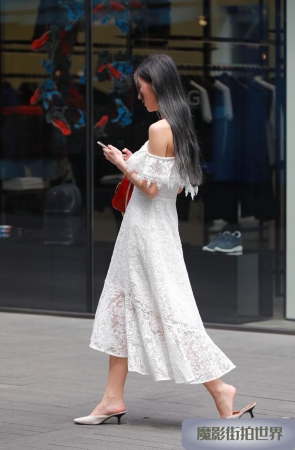 白色连衣裙美女3A3959[136M]