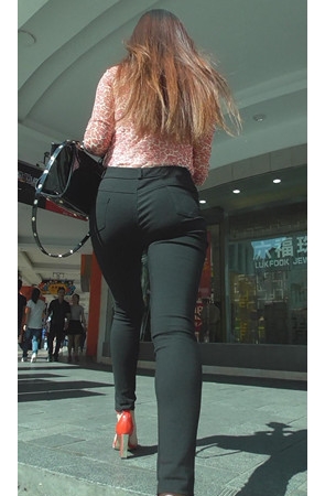 超紧黑裤妹子