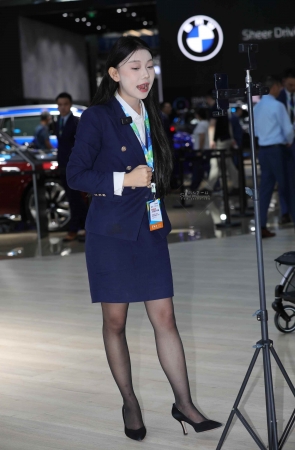 【街拍心灵】宝马主播街拍黑丝高跟美腿