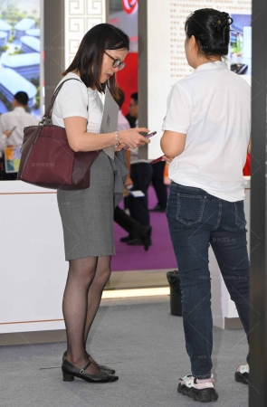 SH25-54-63√黑丝短发轻熟女 10P