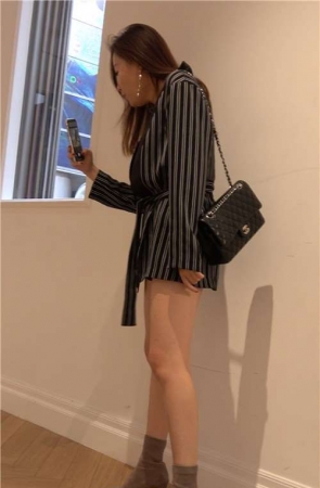 4K – 非常有气质的街拍美腿条纹裙美女姐姐 [1.71 GB/MP4]