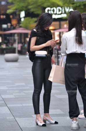 紧致皮裤小姐姐~