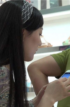 4K – 金色高跟鞋很符合高冷型少F的气质 [0.99 GB/MP4]