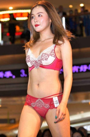 内衣模特美女T台秀