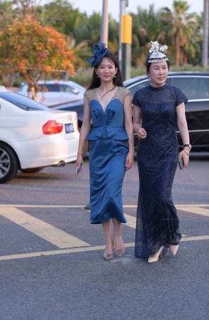 蓝色裙时尚美女