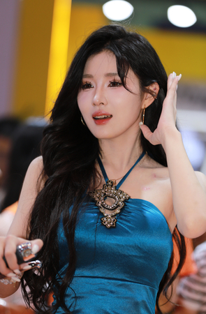 摩博会波点黑丝小雯baby [157P-1.27GB]