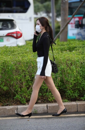 【街拍心灵】深圳时装周肉丝美腿高跟街拍美眉