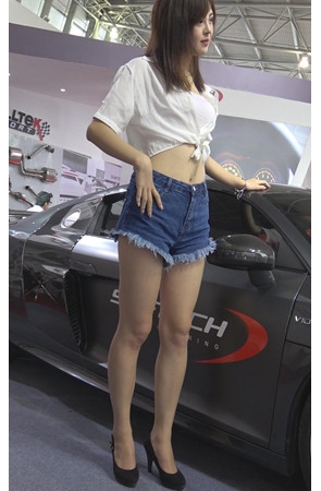 车展上的热裤美模