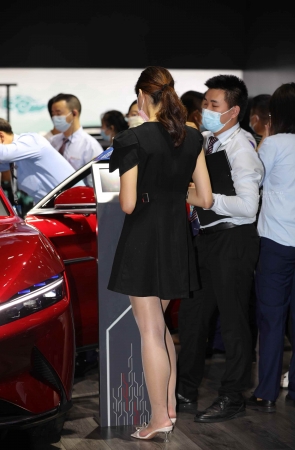 车展肉 丝礼仪穿高 跟一天下班换拖鞋热乎乎