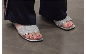 跟闺蜜布逛娃娃店 [1.42 GB/avi]