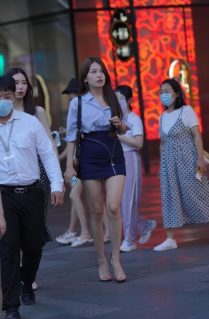 两个漂亮的小姐姐