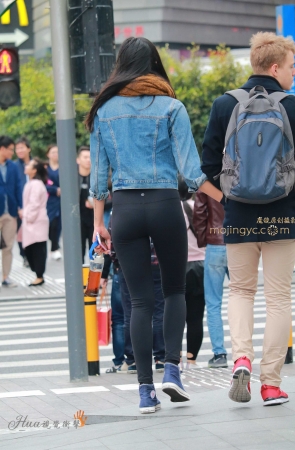 牛仔上衣身材高挑的紧身裤