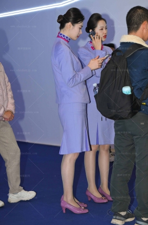 SH25-126-95√中国联合航空-这俩空姐真高大-套图➕8K