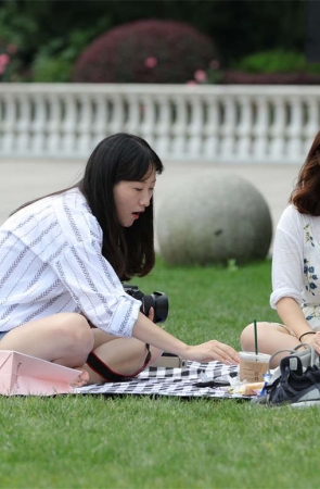 No1312 裸足主打，棉袜点缀，三个女生玩出种种俏皮美姿让人目不睱接 第2套