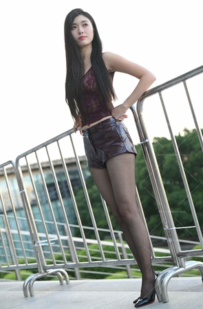 长腿黑丝性感高跟美女 [19P]