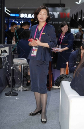 同展位的2位制服轻熟22P视8K3min