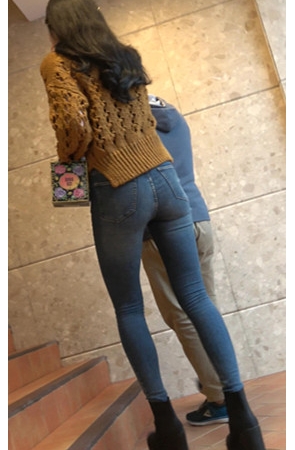 长腿牛仔裤美女