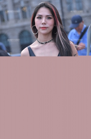 貌似连体大开领