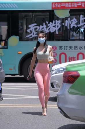 盛夏街拍作品&珍珠粉亮光紧身瑜伽裤小姐姐 【套图+视频】