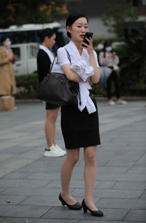 【街拍心灵】街拍OL肉丝美腿高跟制服下班