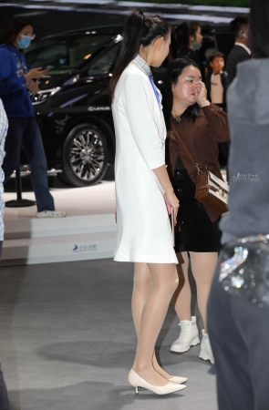 【街拍心灵】车展礼仪街拍肉丝大长腿高跟