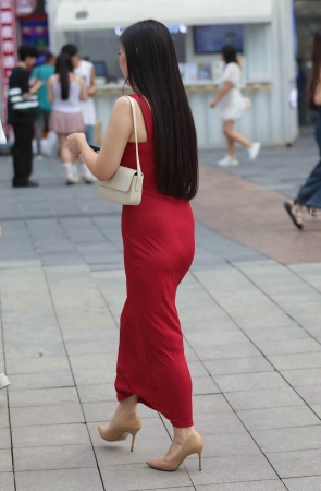 红裙街拍高跟
