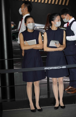 豪车礼宾大使肉 丝美tui街拍美眉在工作