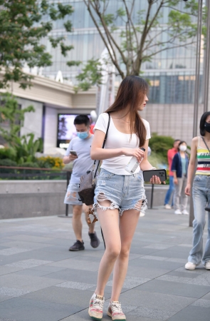 2267-34+81迷人的热裤美腿女孩