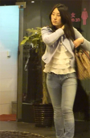 气质高跟牛仔美女