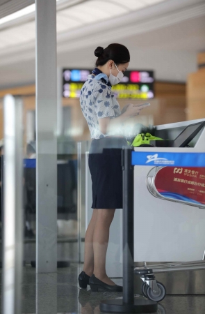 【街拍心灵】空乘青花瓷制服灰丝好街拍高跟
