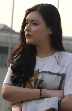 4k-极品丰满波涛汹涌的美女靓模